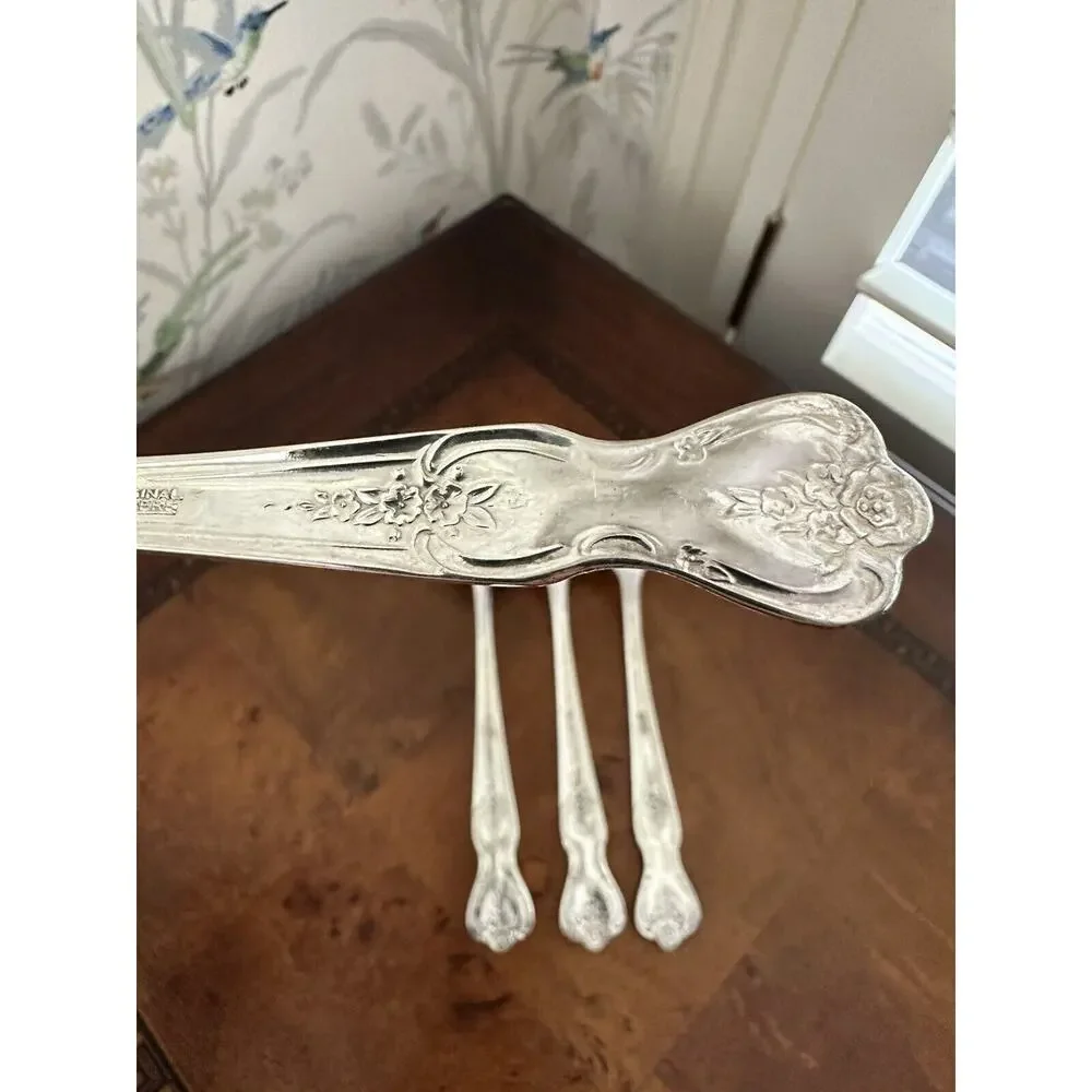 Wm Rogers Mfg Co International Silver Inspiration-Magnolia Set of 4 Grille Forks